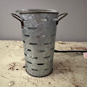 Scentsy farmhouse warmer